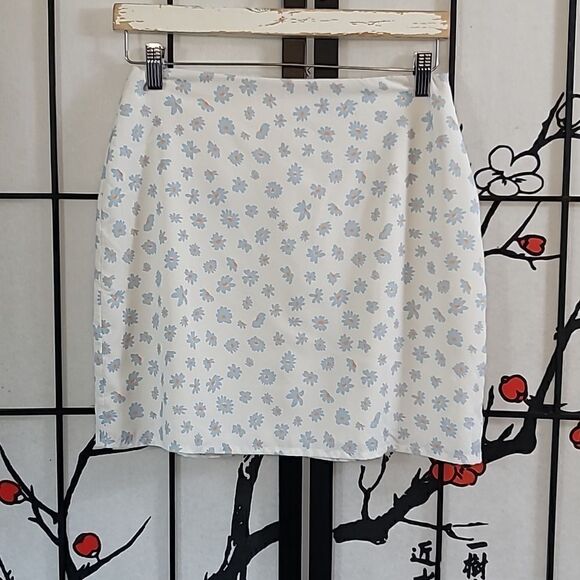 Tiger Mist White Floral Mini Skirt Size Small - Picture 1 of 8